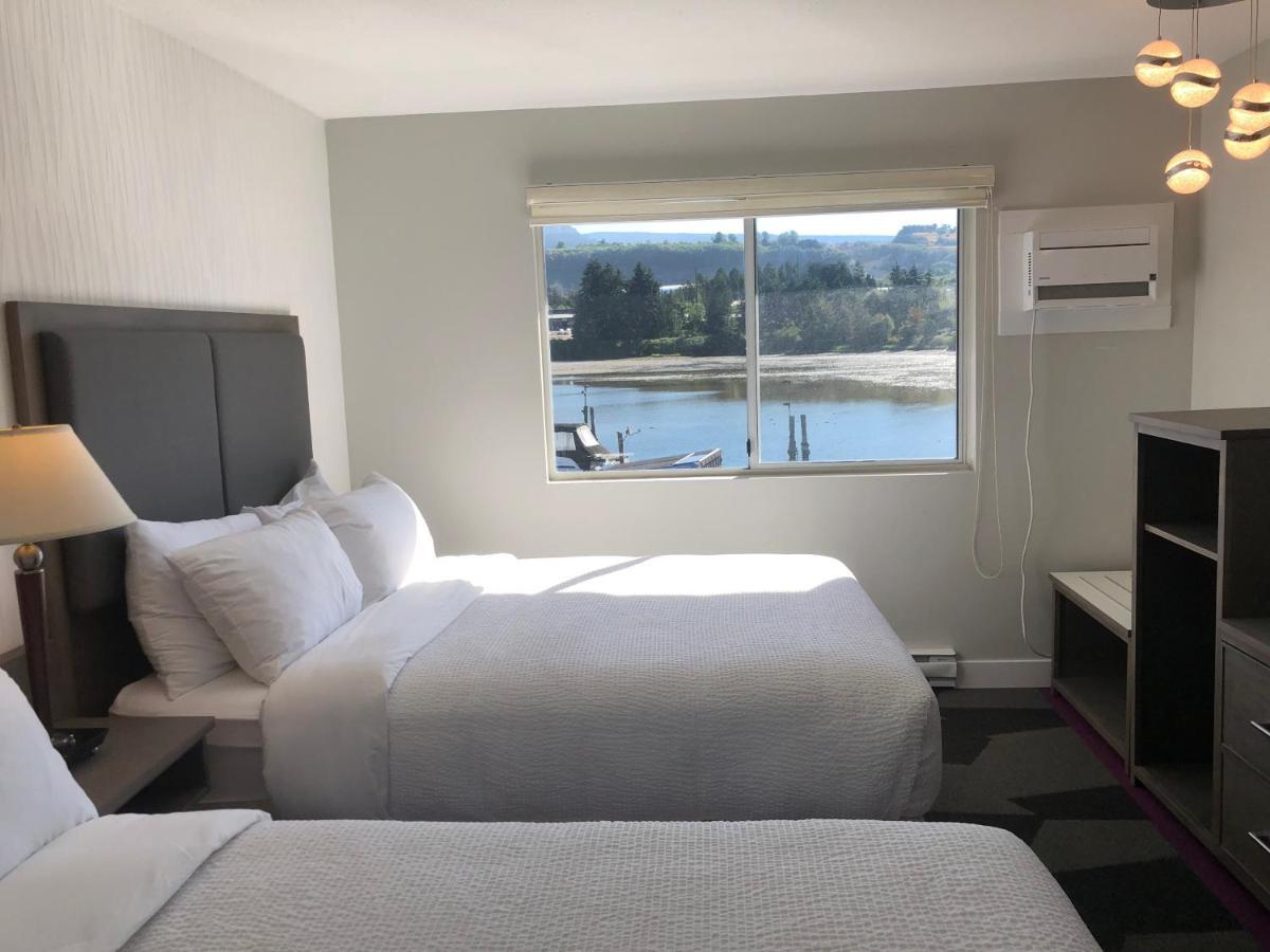 The Spot At Porpoise Bay Motel Sechelt Exterior photo