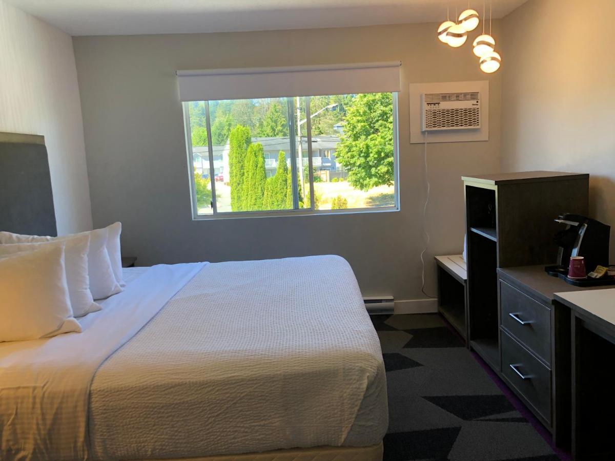 The Spot At Porpoise Bay Motel Sechelt Exterior photo
