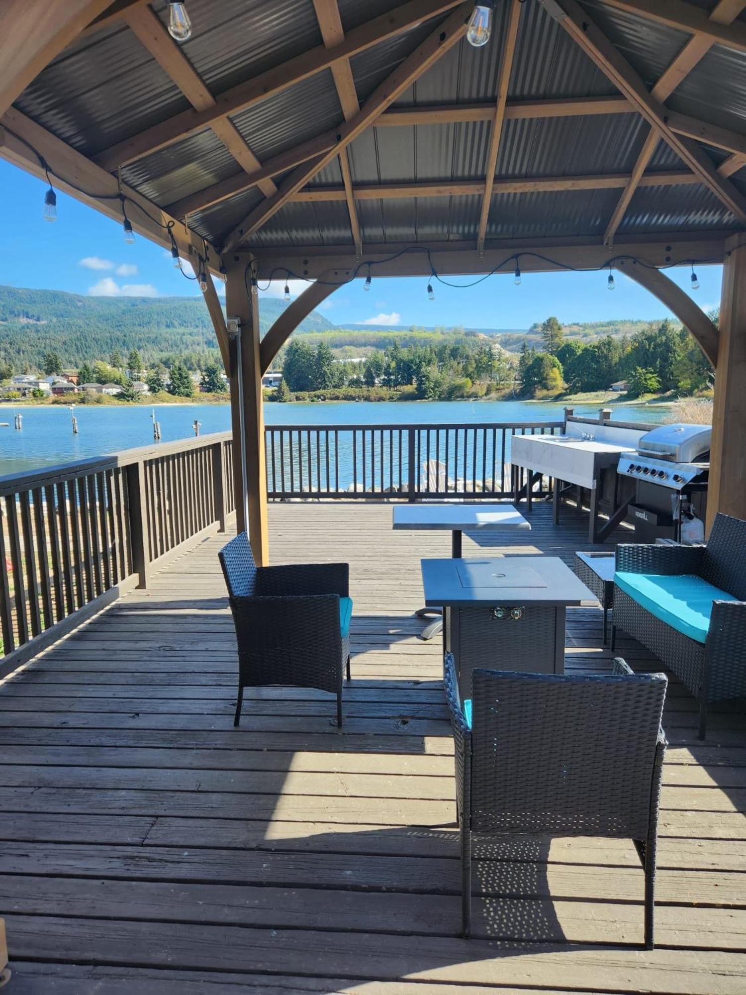 The Spot At Porpoise Bay Motel Sechelt Exterior photo